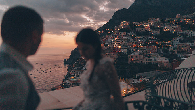couple amalfi sunset