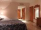 hotel room twin beds